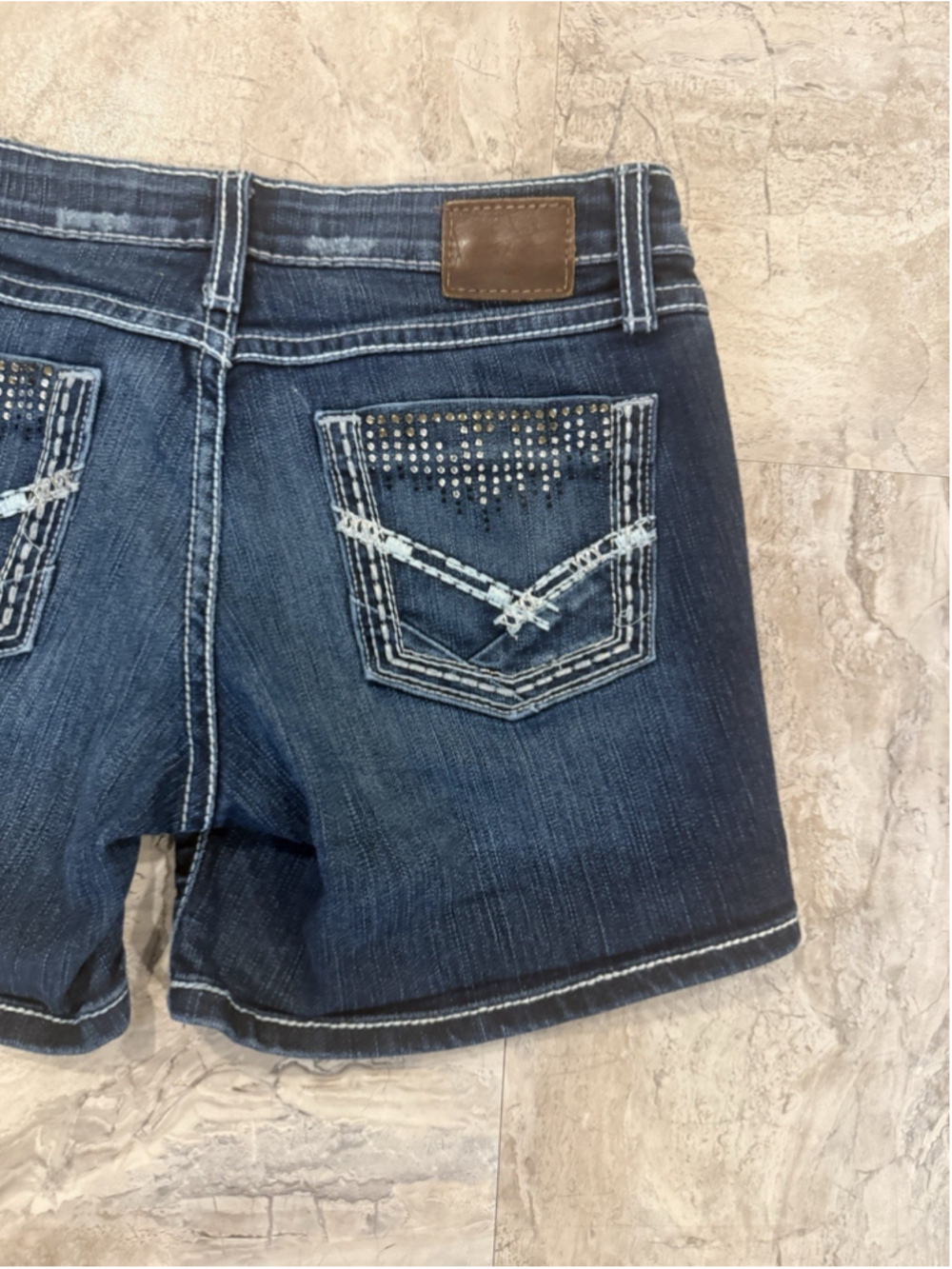 Buckle BKE Madison Low Rise Y2K Bling Shorts Women’s 27 Blue Dark Wash Denim